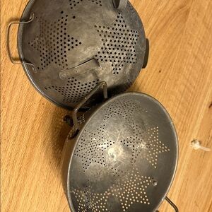 Vintage Star Colanders Set of 2